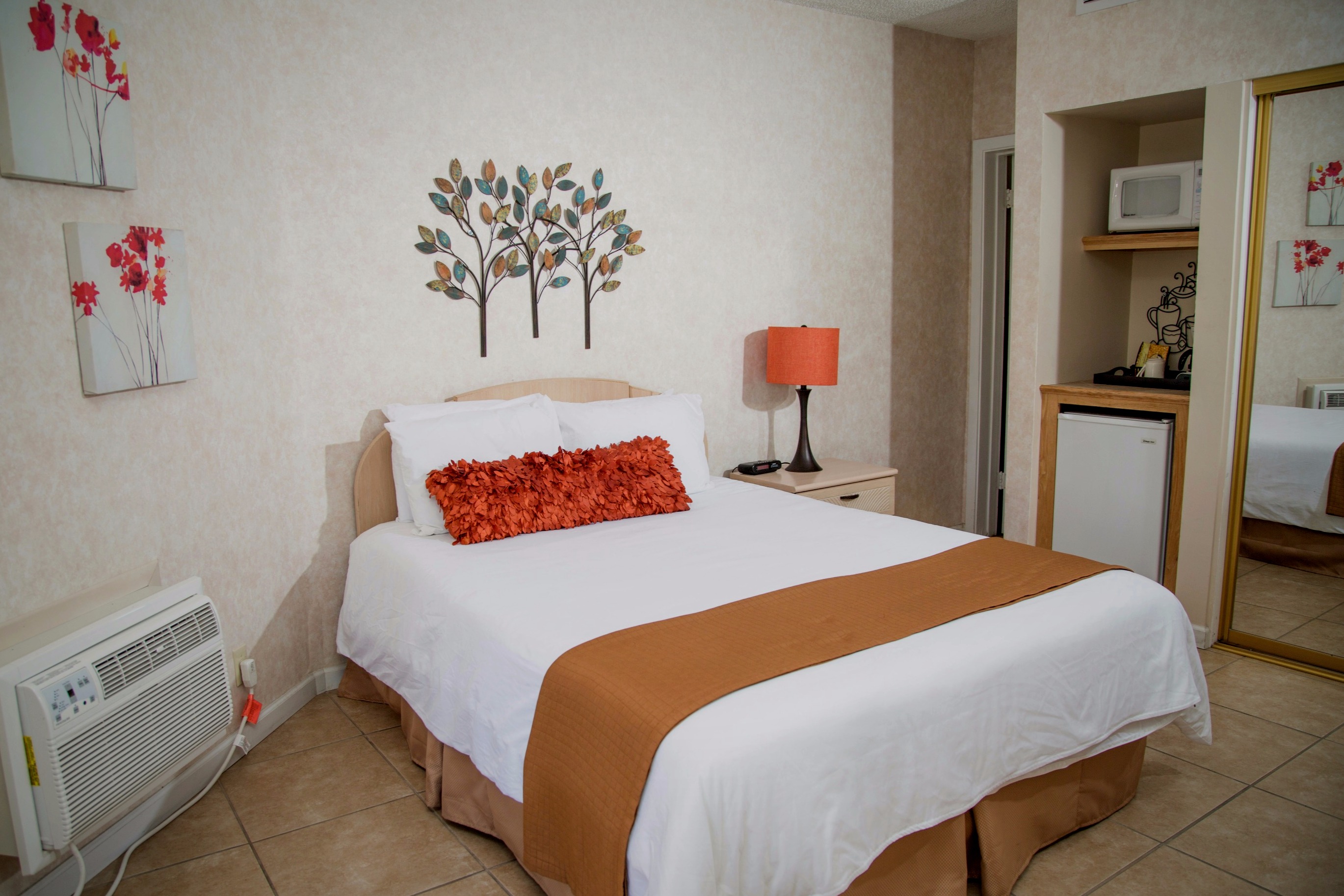 Queen Room | The Inn at Deep Canyon hotel | Palm Desert, CA